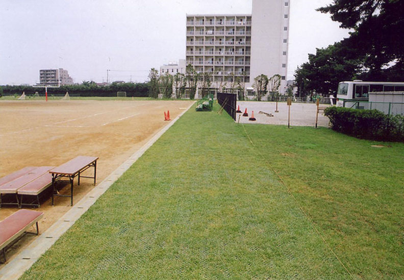 芝生保護網体「セイバー」